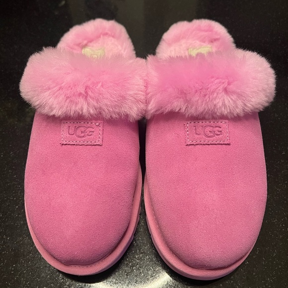Pretty Pink UGG Slippers 🩷 - Picture 2 of 5